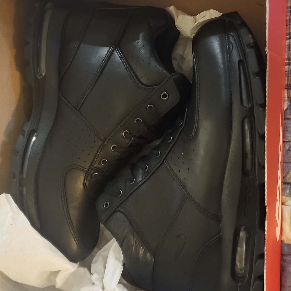 Brand new Nike geodome size 10.5